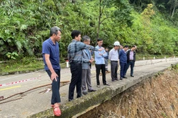 Kết cấu hạ tầng giao thông đường bộ khu vực miền Trung bị hư hỏng sau bão số 12 và mưa lũ sau bão. Ảnh: Cục Đường bộ Việt Nam