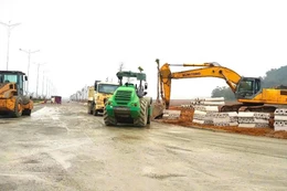 Do công tác giải phóng mặt bằng chậm nên Dự án phải tạm dừng thi công 405 ngày (từ ngày 30/9/2023 – 8/11/2024). Ảnh minh họa: Internet