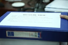 Có được vừa lập hồ sơ mời thầu vừa đánh giá hồ sơ dự thầu?