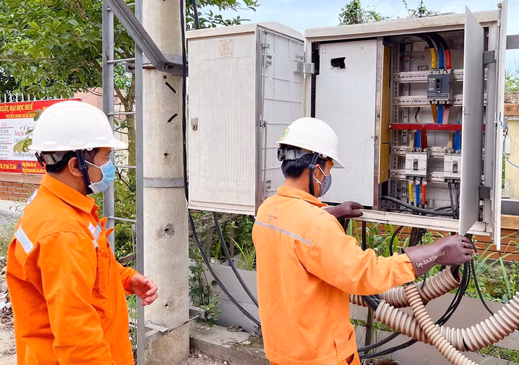 Phó Thủ tướng yêu cầu Bộ Công Thương chủ trì, phối hợp với EVN và các cơ quan liên quan sớm triển khai việc thực hiện giá điện 2 thành phần.