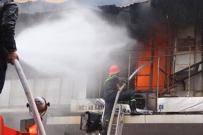 Chủ tịch UBND TP. Hà Nội yêu cầu chủ đầu tư các công trình vi phạm khẩn trương hoàn thành việc khắc phục đối với những tồn tại, vi phạm về phòng cháy, chữa cháy. Ảnh minh họa: Internet