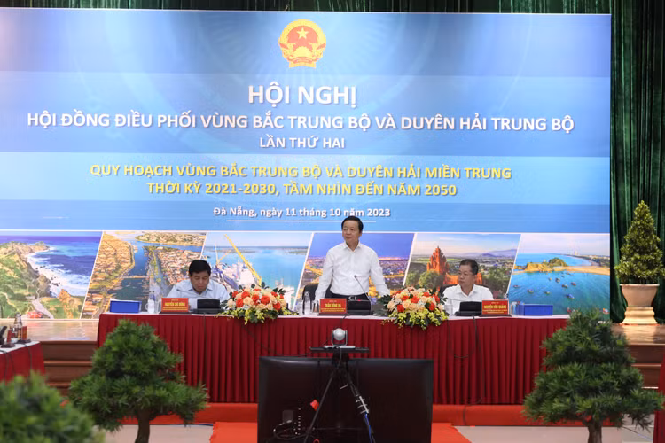 Đại diện Hội đồng Điều phối Vùng chủ trì Hội nghị. Ảnh: Hà Minh