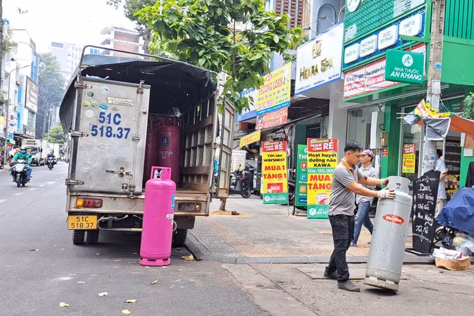 Từ 1/4, mỗi bình gas loại 45 kg giảm tới hơn 230.000 đồng/bình, tùy thương hiệu