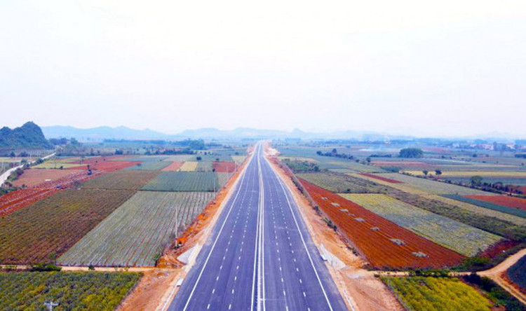 Thí điểm tháo gỡ khó khăn trong cấp phép khai thác đất đắp phục vụ Dự án cao tốc Bắc - Nam phía Đông 