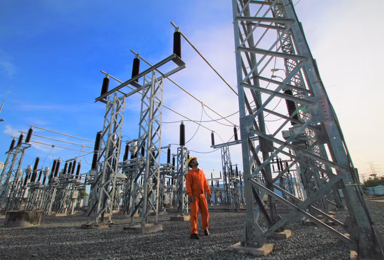 Thường xuyên kiểm vận hệ thống điện vận hành hành an toàn, liên tục để đảm bảo cấp điện trong mùa nắng nóng.