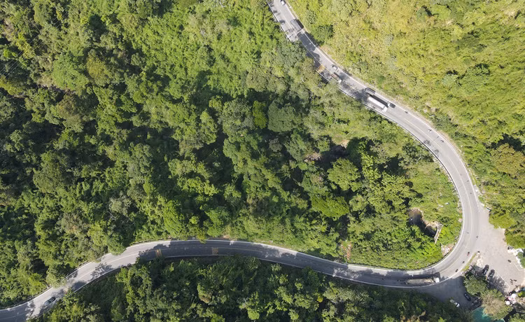 Cao tốc Tân Phú - Bảo Lộc sẽ giảm tải cho đèo Bảo Lộc nằm trên Quốc lộ 20 thường xuyên đông xe, ùn tắc và tai nạn