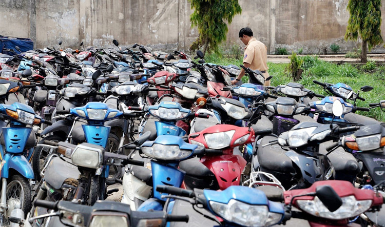 Lô 954 xe máy hai bánh là phương tiện vi phạm hành chính của Công an huyện Hóc Môn đã được đấu giá thành công