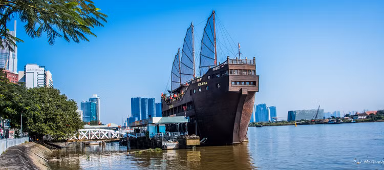 Agribank đấu giá khoản nợ 134 tỷ đồng của chủ nhà hàng Elisa Floating Restaurant