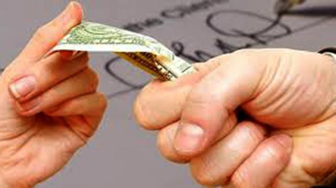 Viện trưởng Viện Nghiên cứu sách và học liệu giáo dục, lừa chạy việc. Ảnh minh họa