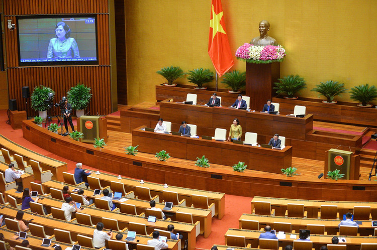 Chiều 10/6, Quốc hội thảo luận ở hội trường về Dự án Luật Các tổ chức tín dụng (sửa đổi)