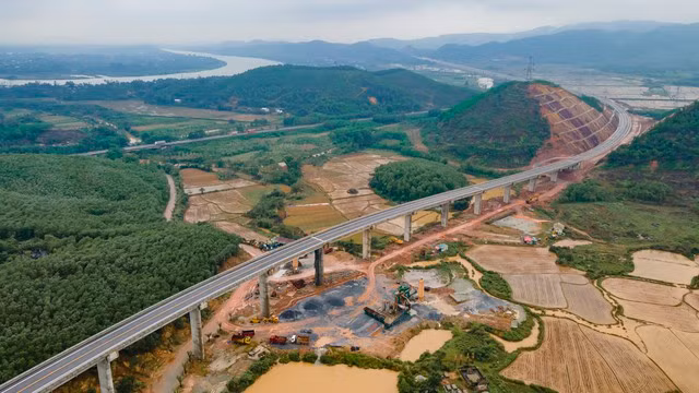 Cao tốc Cam Lộ - La Sơn nhìn từ trên cao. Ảnh: VGP