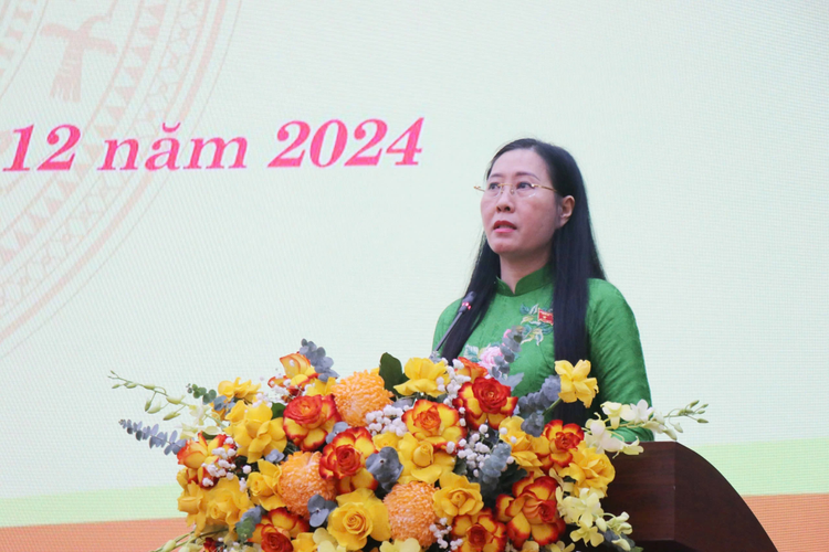 Bà Bùi Thị Quỳnh Vân - Bí thư Tỉnh ủy, Chủ tịch HĐND tỉnh Quảng Ngãi phát biểu khai mạc Kỳ họp