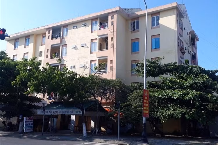 Trường hợp xây dựng nhà ở xã hội liền kề thấp tầng để bán hoặc cho thuê mua thì từng phòng ở phải được xây dựng khép kín