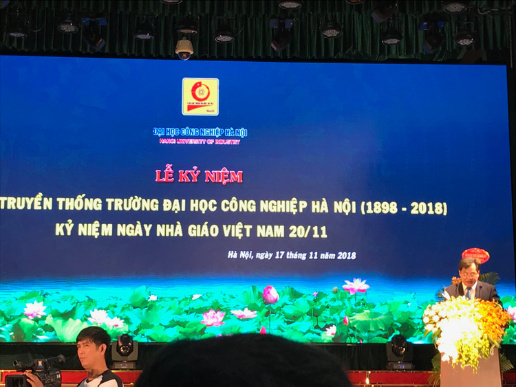 PGS.TS Trần Đức Quý -Hiệu trưởng trường Đại học Công nghiệp Hà Nội phát biểu tại Lễ kỷ niệm 120 năm Ngày truyền thống Nhà trường. Ảnh: Hoàng Việt