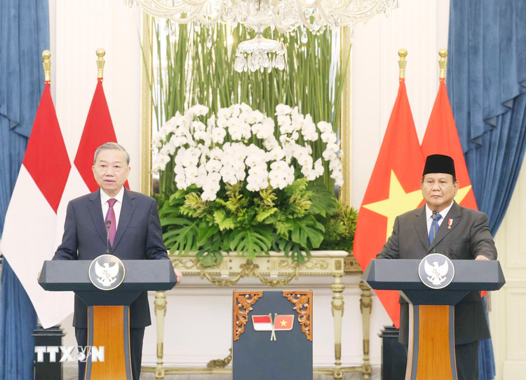 Tổng Bí thư Tô Lâm và Tổng thống Indonesia Prabowo Subianto. Ảnh: TTXVN