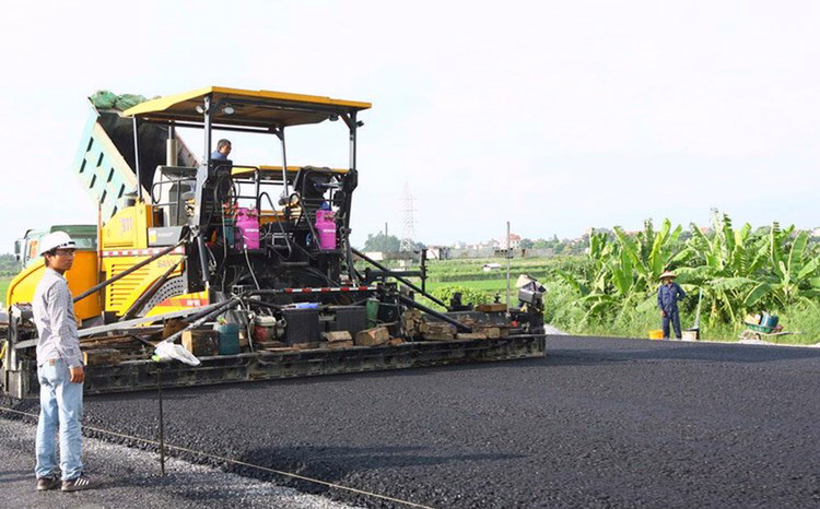 Bảng yêu cầu nhân sự chủ chốt, HSMT yêu cầu nhân sự chỉ huy trưởng công trình phải có kinh nghiệm tối thiểu 5 năm hoặc tối thiểu 1 hợp đồng; tốt nghiệp đại học chuyên ngành xây dựng cầu đường...Ảnh chỉ mang tính minh họa. 