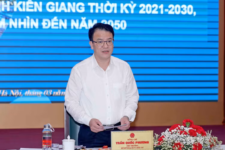 Thứ trưởng Bộ Kế hoạch và Đầu tư Trần Quốc Phương chủ trì Hội nghị thẩm định dự thảo Quy hoạch tỉnh Kiên Giang thời kỳ 2021 - 2030, tầm nhìn đến năm 2050. Ảnh: Đức Trung