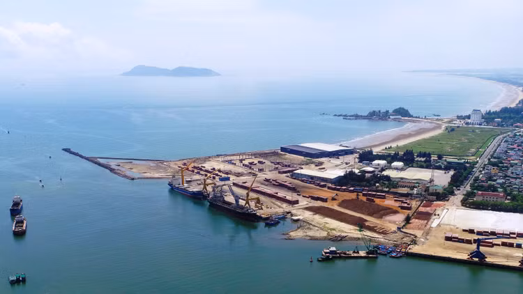 Gói thầu thi công kho hàng số 4 thuộc Dự án Đầu tư xây dựng công trình kho hàng số 4 tại cảng Cửa Lò HSDT của Cơ khí và Xây dựng miền Trung bị loại do không đạt ở bước đánh giá năng lực, kinh nghiệm. Ảnh chỉ mang tính minh họa. Nguồn Internet