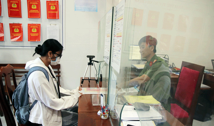 Đà Nẵng yêu cầu các địa phương bỏ giấy xác nhận cư trú. Ảnh minh họa