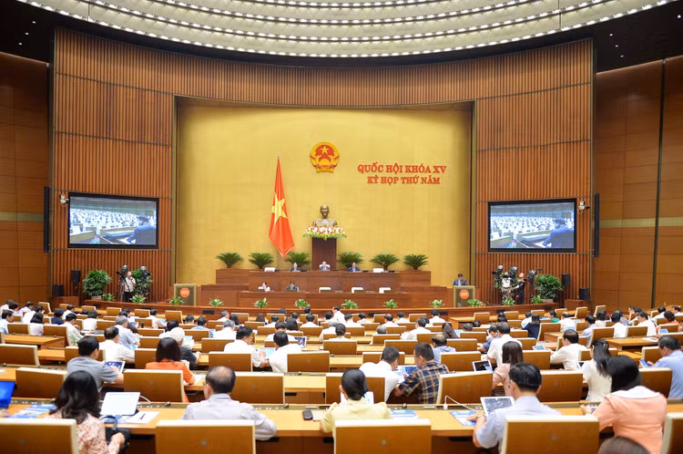 Sáng 24/5, Quốc hội thảo luận ở hội trường về một số nội dung còn ý kiến khác nhau của Dự án Luật Đấu thầu (sửa đổi).