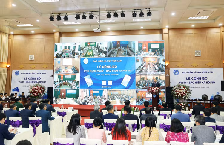 Lễ công bố ''Ứng dụng Bảo hiểm xã hội Việt Nam trên nền tảng thiết bị di động''. Ảnh: TTXVN.