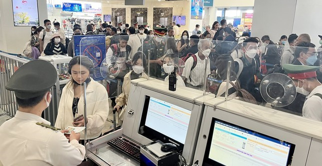 Cục Hàng không Việt Nam sẽ thí điểm quét vân tay, nhận diện khuôn mặt khi hành khách làm thủ tục đi máy bay