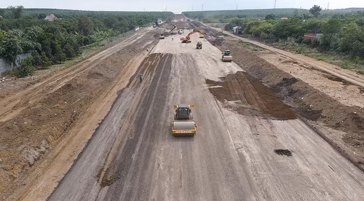 Bộ GTVT vừa phê duyệt Kế hoạch lựa chọn nhà thầu 12 dự án thành phần thuộc Dự án Xây dựng cao tốc Bắc - Nam phía Đông giai đoạn 2021 - 2025. Ảnh chỉ mang tính minh họa. Nguồn Internet