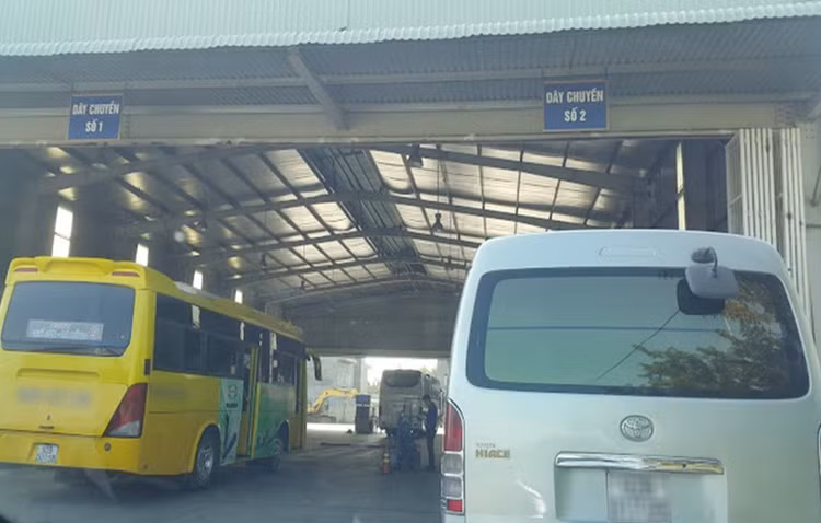 Phó Giám đốc và hai đăng kiểm viên Trung tâm Đăng kiểm 92-02D bị khởi tố về tội "Nhận hối lộ"