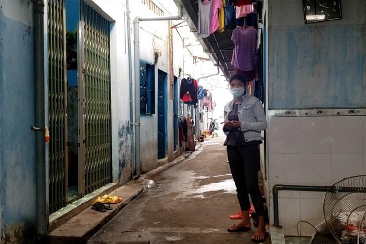 Người lao động tại một khu nhà trọ thuộc xã Thạnh Phú, huyện Vĩnh Cửu.