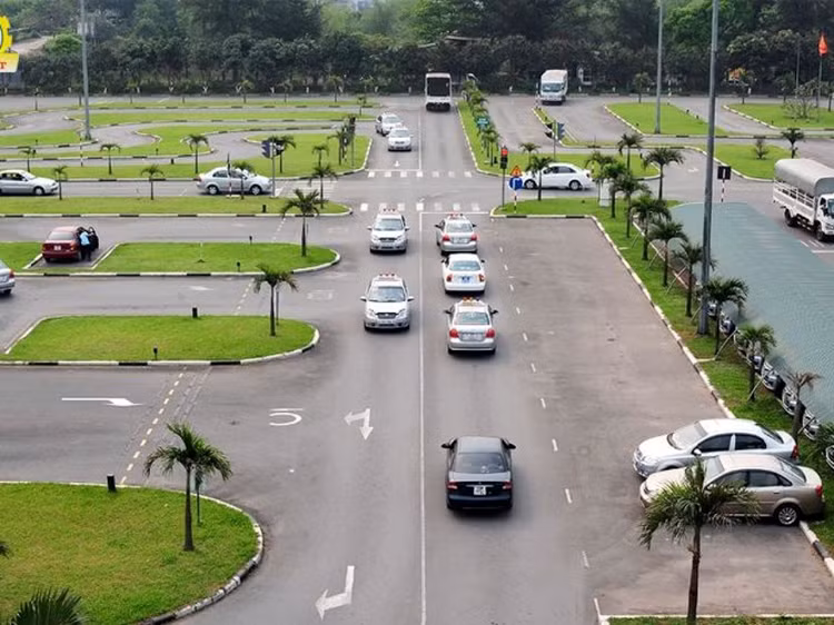 Chuyển giao sát hạch, cấp giấy phép lái xe sang Bộ Công an trước ngày 19/2