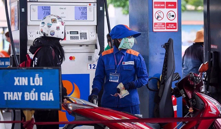 Giá xăng trong nước ngày 20/2 có thể tăng tiếp