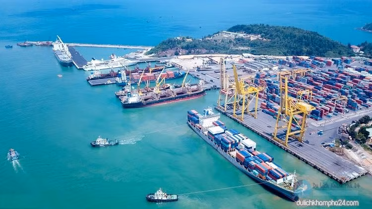 UNICO VINA trúng thầu lắp đặt 4 cẩu ERTG tại cảng Tiên Sa. Ảnh chỉ mang tính minh họa. Nguồn Internet