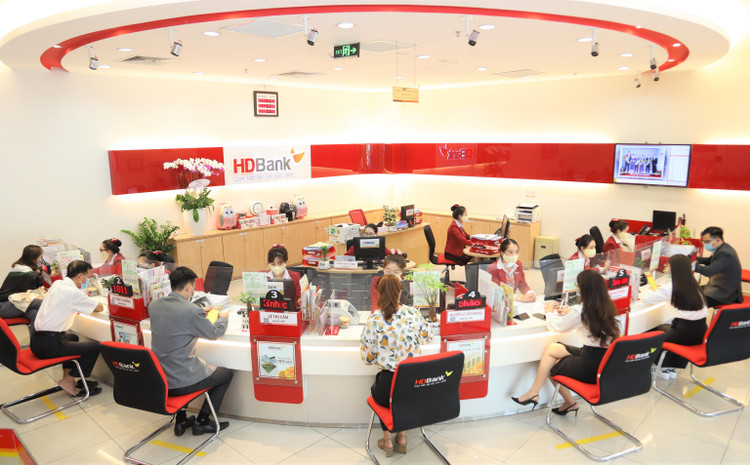 HDBank sẽ giảm lãi suất cho gần 18.000 khách hàng vay, với mức giảm bình quân từ 1%/năm cho 3 nhóm khách hàng bị ảnh hưởng bởi dịch Covid -19