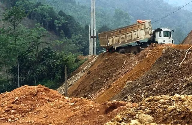 HSMT với tiêu chí gây khó như yêu cầu nhà thầu phải đề xuất được vị trí đổ thải có xác nhận của chính quyền địa phương. Ảnh chỉ mang tính minh họa. Nguồn Internet