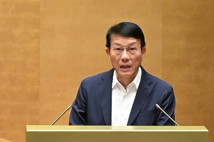 Bộ trưởng Bộ Công an Lương Tam Quang trình bày Tờ trình về Dự án Luật Dẫn độ