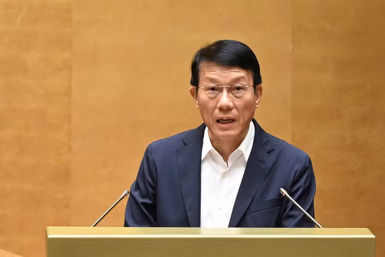 Bộ trưởng Bộ Công an Lương Tam Quang trình bày Tờ trình về Dự án Luật Dẫn độ