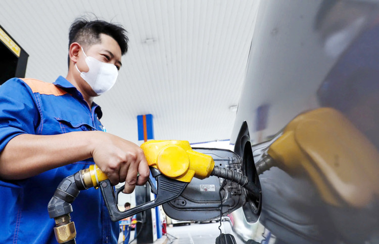 Giá xăng ngày 22/5 có thể tăng tiếp. Ảnh minh họa