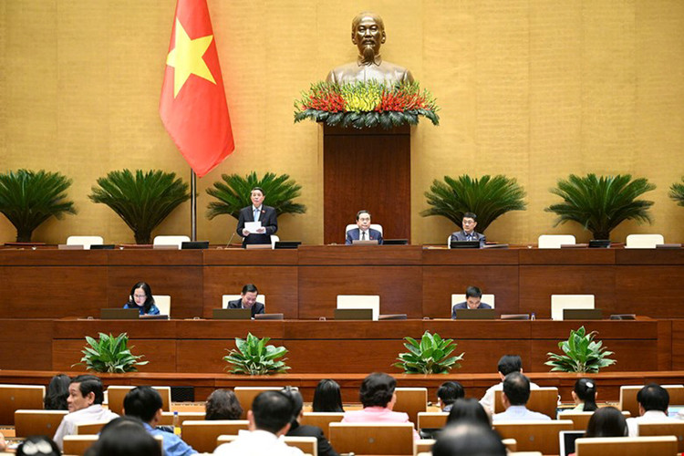 Quốc hội họp phiên toàn thể tại hội trường dưới sự điều hành của Phó Chủ tịch Quốc hội Nguyễn Đức Hải 