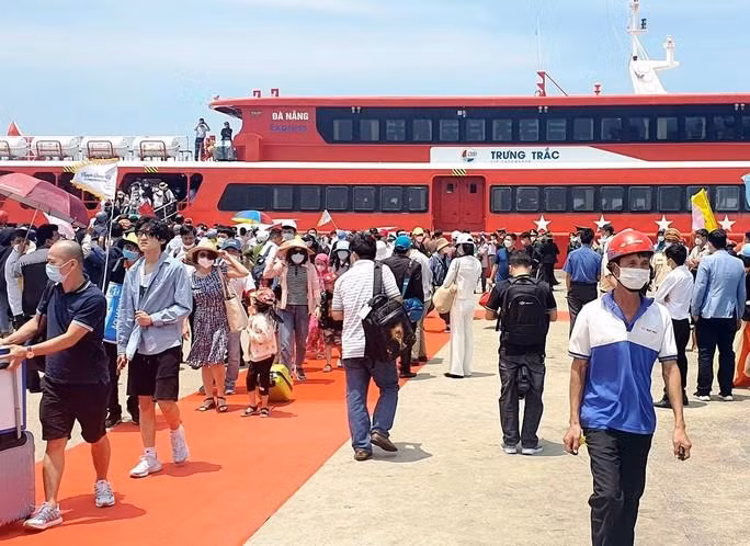 Hơn 2.000 du khách bất ngờ hủy vé đi Lý Sơn. Ảnh minh họa