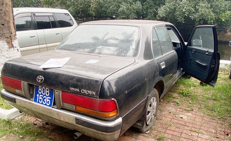 Toyota Crown biển số 80B-1535 đấu giá thành công với mức giá 150 triệu đồng giá khởi điểm 65 triệu đồng
