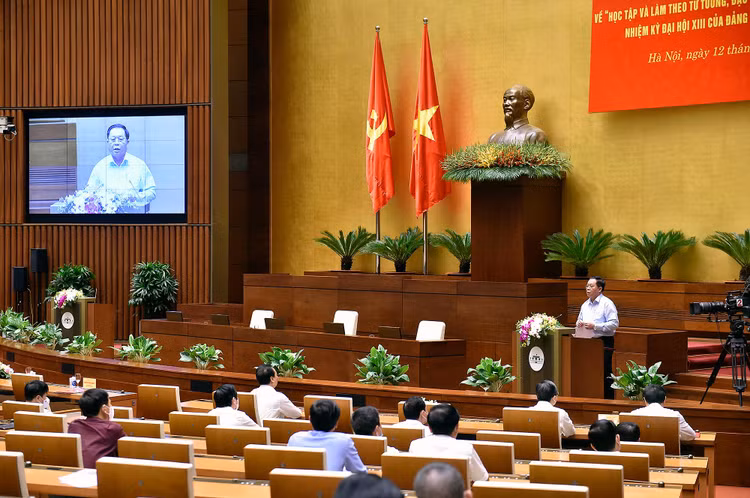 Trưởng Ban Tuyên giáo Trung ương Nguyễn Trọng Nghĩa phát biểu kết luận Hội nghị. Ảnh: VGP