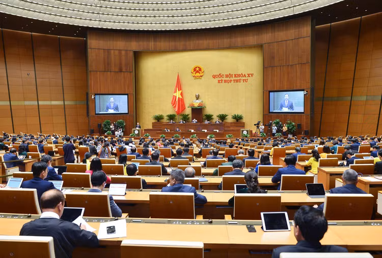 Chủ nhiệm Ủy ban Quốc phòng và An ninh của Quốc hội Lê Tấn Tới trình bày Báo cáo giải trình, tiếp thu, chỉnh lý dự thảo Nghị quyết về thí điểm đấu giá biển số xe ô tô.