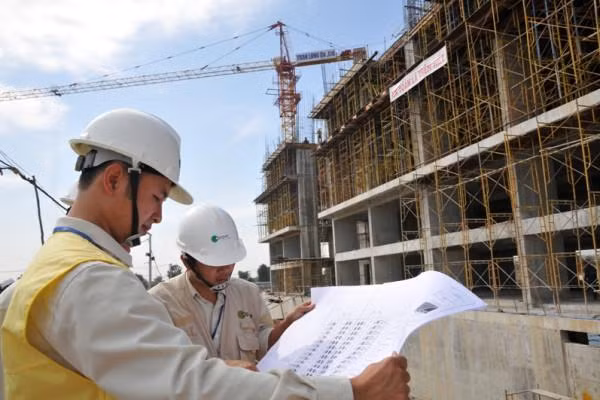 Gói thầu Xây lắp, HSMT yêu cầu nhân sự đảm nhận vị trí chỉ huy trưởng phải có chứng chỉ giám sát công trình xây dựng dân dụng cấp III trở lên. Ảnh chỉ mang tính minh họa. Nguồn Internet