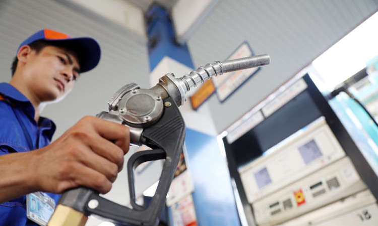 Hiện nay, Bộ Tài chính thực hiện việc giám sát trích lập, sử dụng Quỹ bình ổn giá xăng dầu, rà soát, tính toán, công bố các khoản định mức để tính giá cơ sở