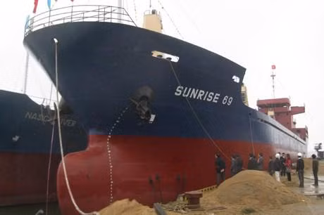 Tàu Sunrise 69 