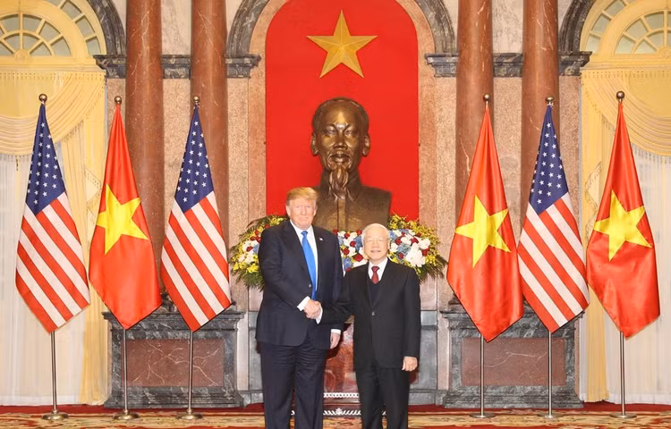 Tổng Bí thư, Chủ tịch nước Nguyễn Phú Trọng tiếp Tổng thống
Mỹ Donald Trump nhân dịp sang Việt Nam dự Hội nghị thượng đỉnh Mỹ-Triều Tiên lần
thứ hai. Ảnh: TTXVN