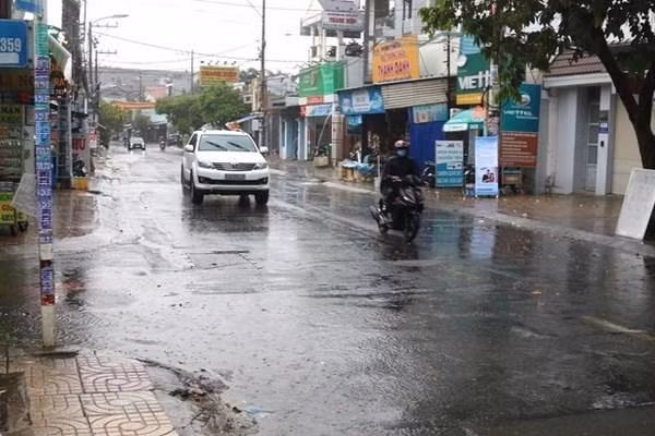 Miền Bắc mưa giông vài nơi