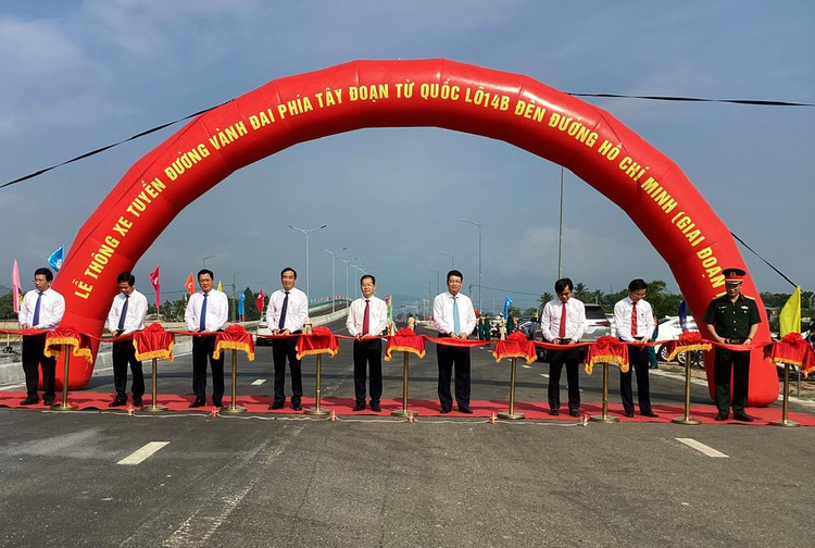 Nghi lễ thông xe kĩ thuật đường vành đai phía Tây (đoạn từ QL14-đường Hồ Chí Minh).