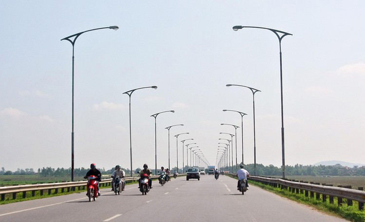 Gói thầu Thi công xây dựng hệ thống điện chiếu sáng thuộc Dự án XD đường vành đai TP. Đà Lạt...liên tục bị kiến nghị điều chỉnh một số tiêu chí chưa phù hợp quy định. Ảnh chỉ mang tính minh họa: Tường Lâm