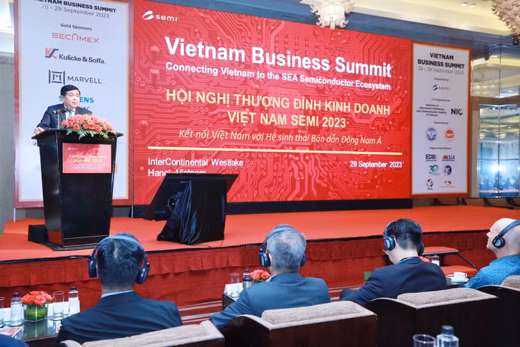 Bộ trưởng Bộ Kế hoạch và Đầu tư Nguyễn Chí Dũng phát biểu khai mạc Hội nghị. Ảnh: Lê Tiên